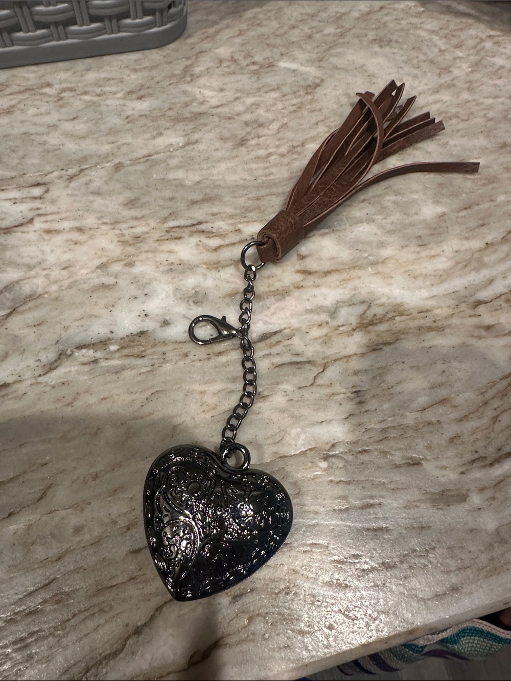 Amazon Essentials Brown Tassel with Black Filigree Heart Key & Card Holder Charm